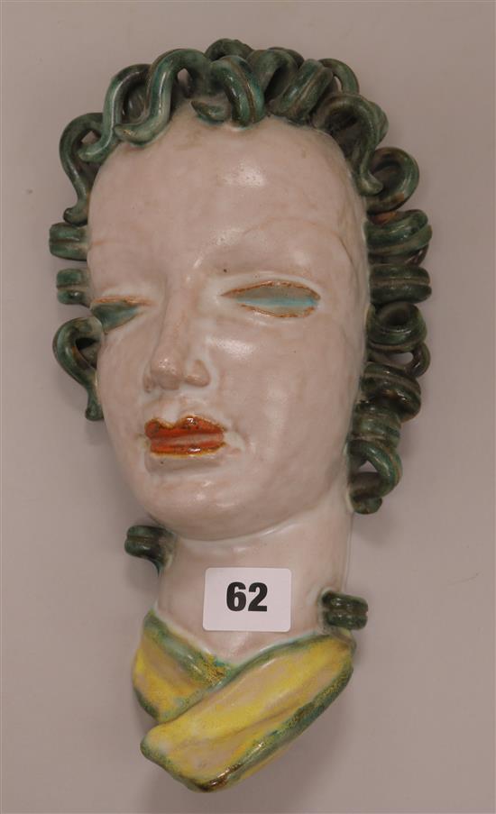 An unmarked Goldscheider face mask
